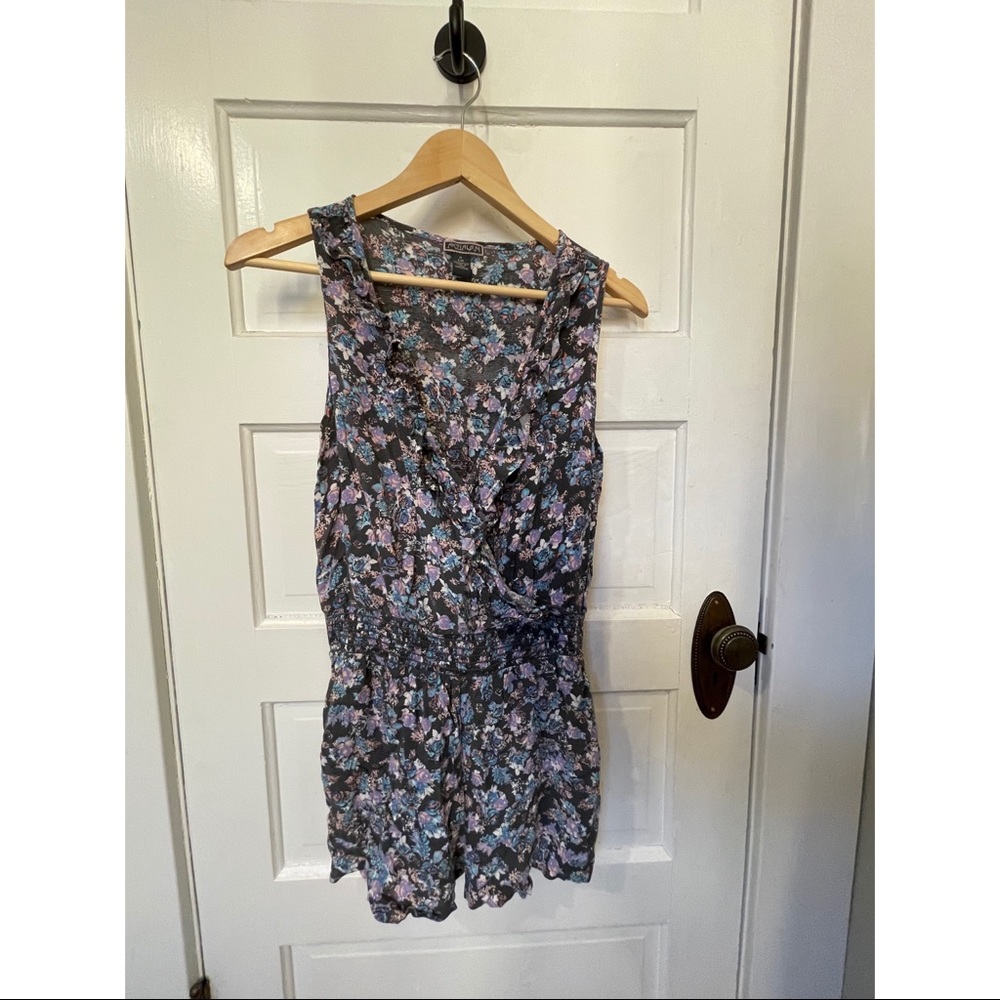 Akualani women’s medium floral play suit/romper